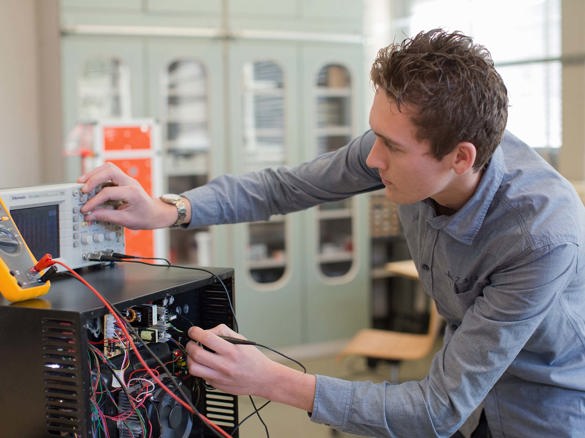Studeer Elektrotechniek hbo deeltijd bij Hogeschool Inholland Student weet wat hij van Elektrotechniek hbo deeltijd kan verwachten