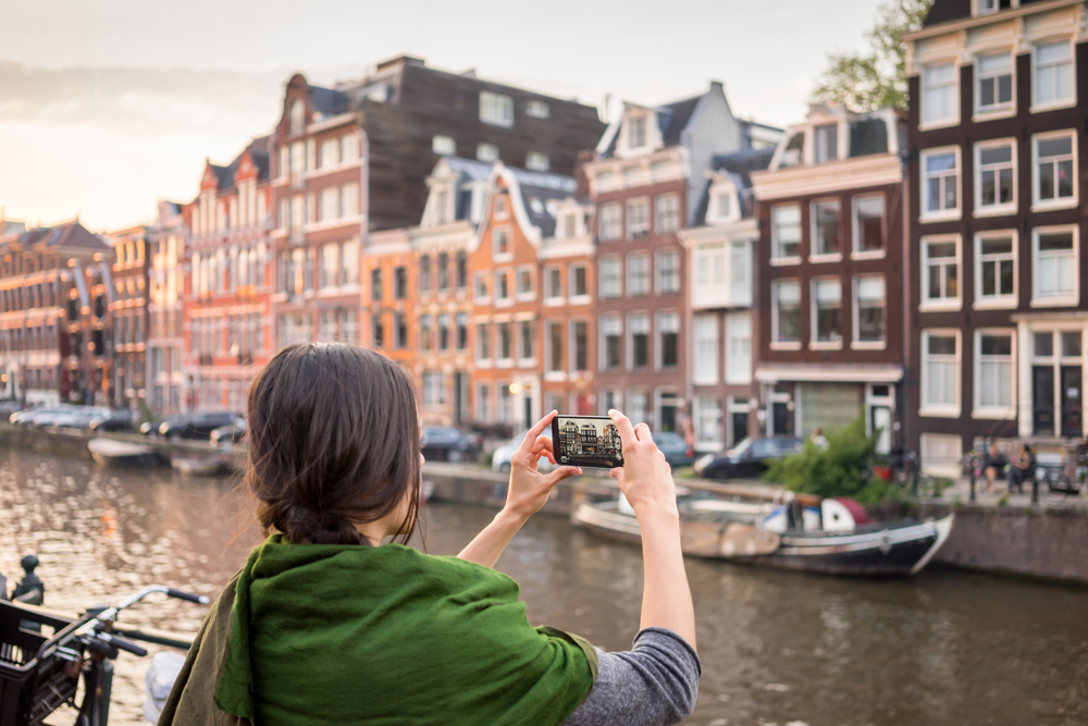 Tourist_Amsterdam_grachten